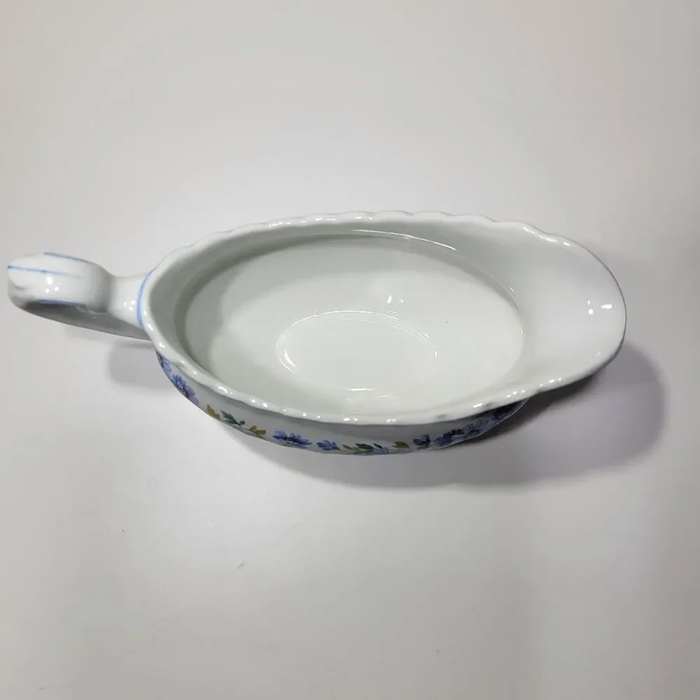 J and G‎ Meakin of England Classic White Fluted Ceramic Gravy Boat